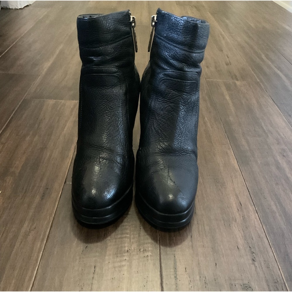CHANEL Black Leather Platform Zip Bootie Size 38.5 G28644